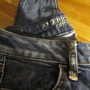 AMERICAN EAGLE JEANS..